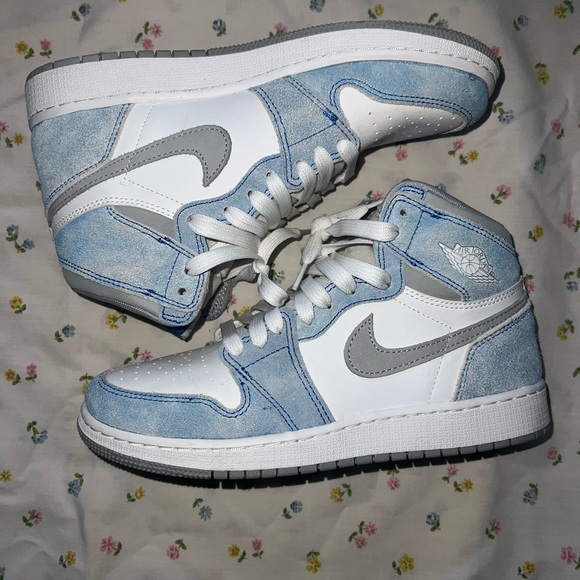 Jordan 1 Retro High Hyper Royal Smoke Grey - Picture 13 of 15